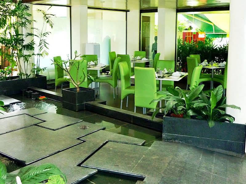 Hotel Mint Montvert, Baner Pune Exterior foto