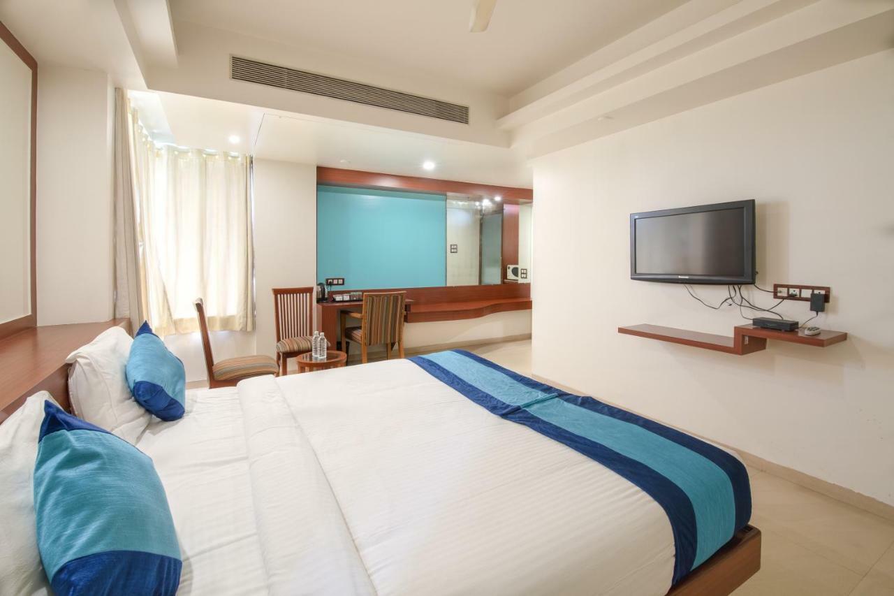 Hotel Mint Montvert, Baner Pune Exterior foto