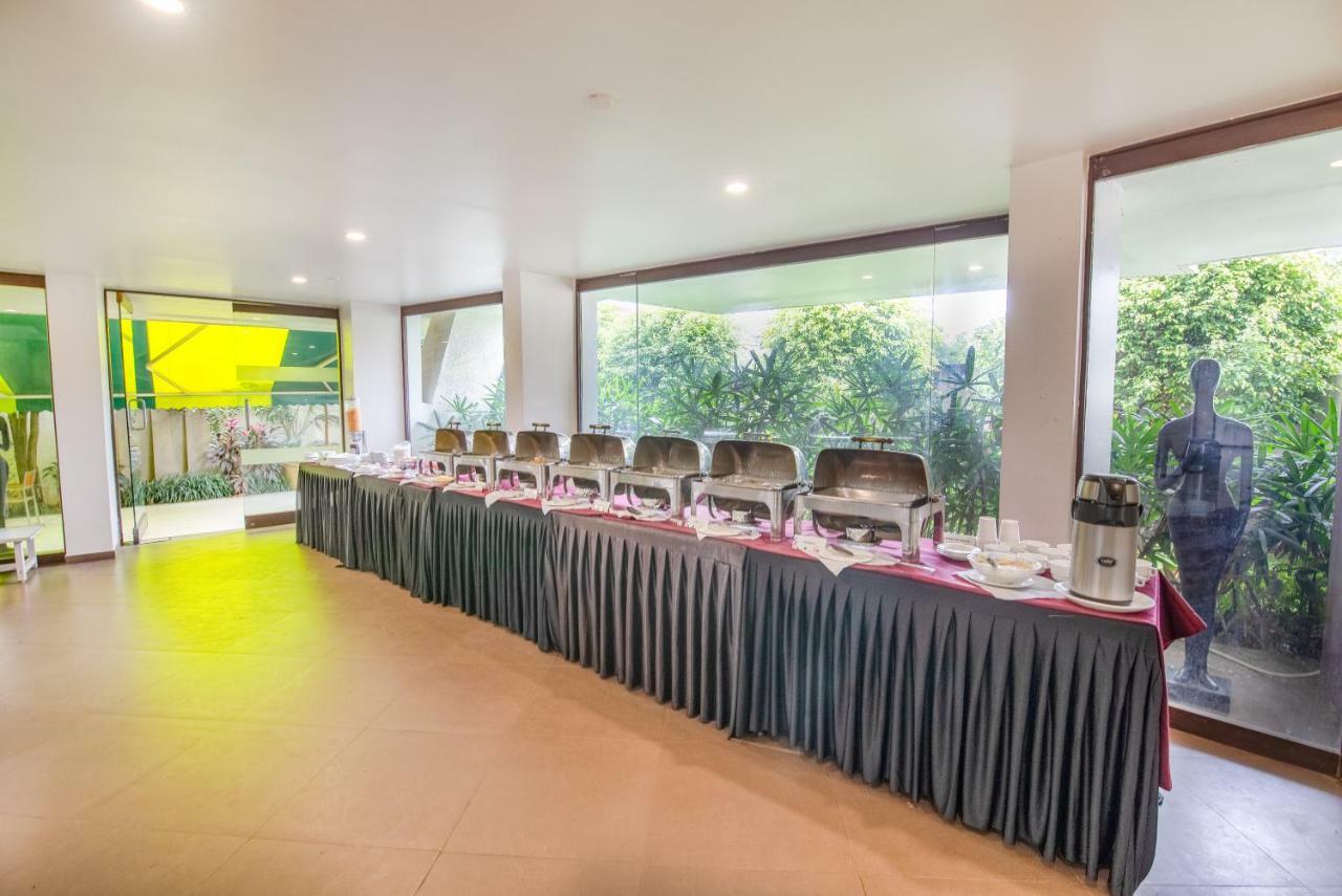 Hotel Mint Montvert, Baner Pune Exterior foto